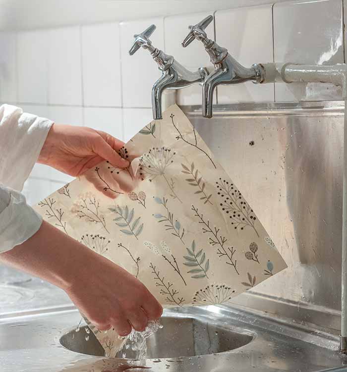 Hur man tvättar en bivaxduk efter användning.