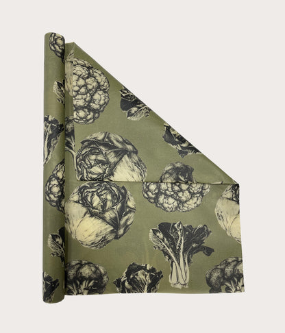 Grön bivaxduk på rulle med mönster rotfrukter